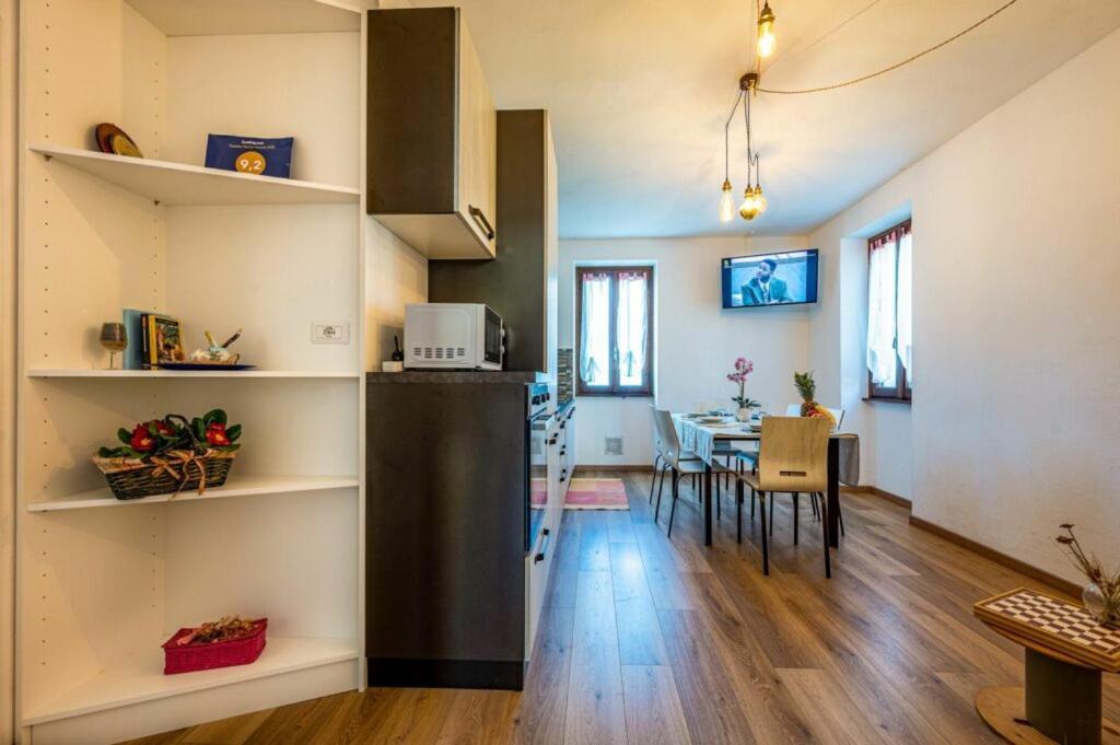 Villa Lago Foreground - Pet Friendly Stay- Garden-Parking-Lake View- Bike Friendly Holiday House Colico Buitenkant foto