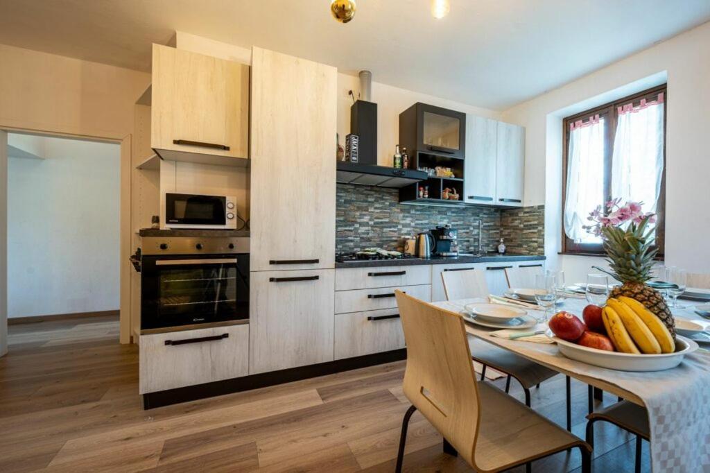 Villa Lago Foreground - Pet Friendly Stay- Garden-Parking-Lake View- Bike Friendly Holiday House Colico Buitenkant foto