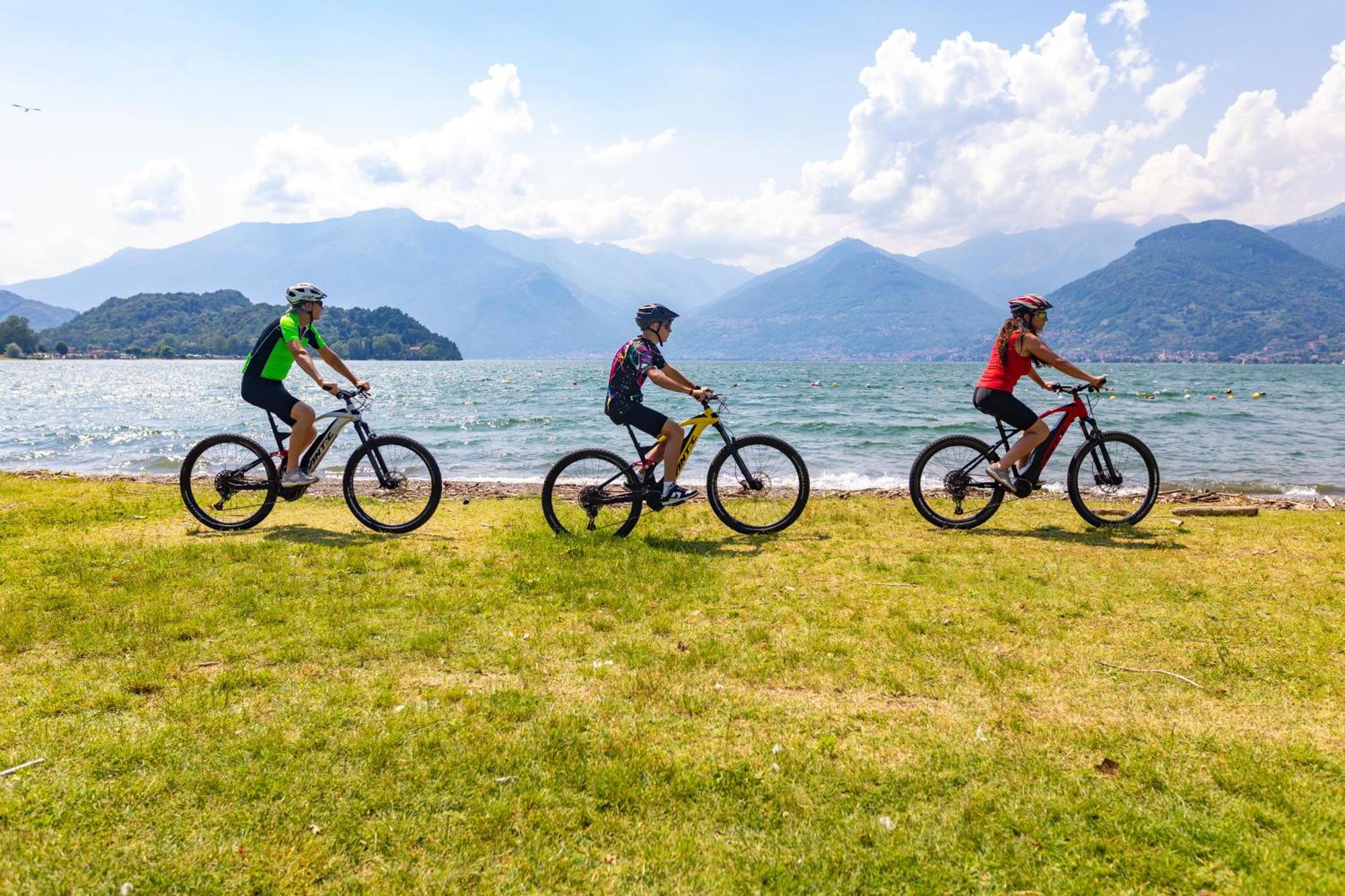 Villa Lago Foreground - Pet Friendly Stay- Garden-Parking-Lake View- Bike Friendly Holiday House Colico Buitenkant foto